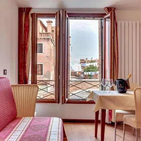 Heart Of Biennale Apartment