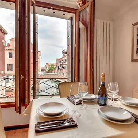 Heart Of Biennale Apartment